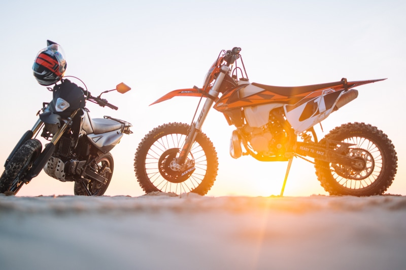 sunlight, sports, black, sports helmet, bike, crash helmet, tire, mode of transportation, bicycle, adventure, minimal, orange, ground, 5K, headwear, motorcycle