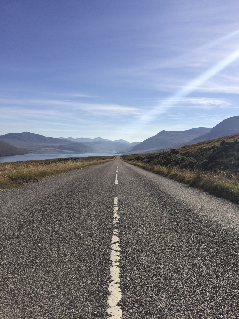 dividing line, road marking, landscape, mountain range, united kingdom, 2K, north coast 500, symbol, loch, diminishing perspective, direction, climate