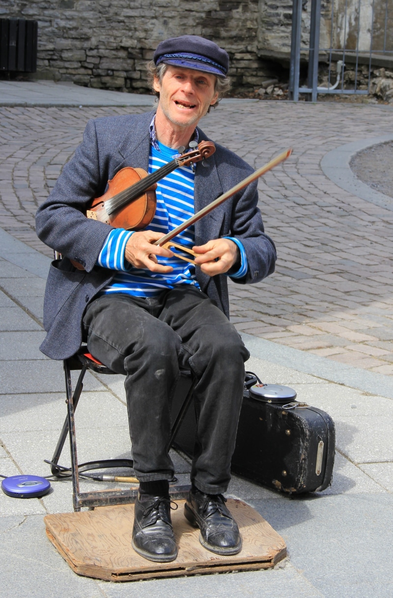 full length, males, mens, leisure activity, 4K, street, men, musician, cant, music, city, mature men, accordion, day, one person, traditional, front view