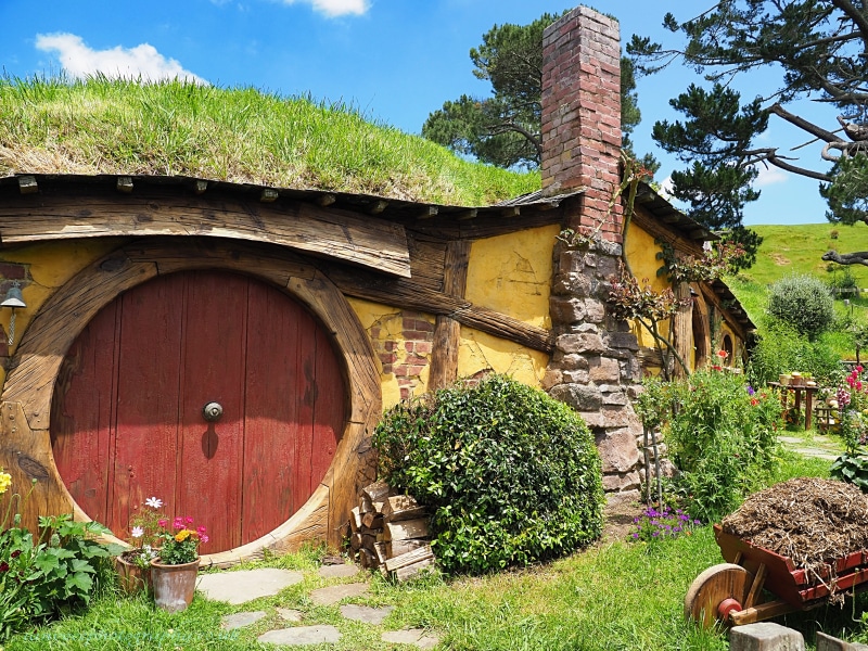 arch, green color, growth, plant, outdoors, building exterior, set, day, hobbit, no people, 5K, sunlight, art and craft, cottage, rustic, architecture
