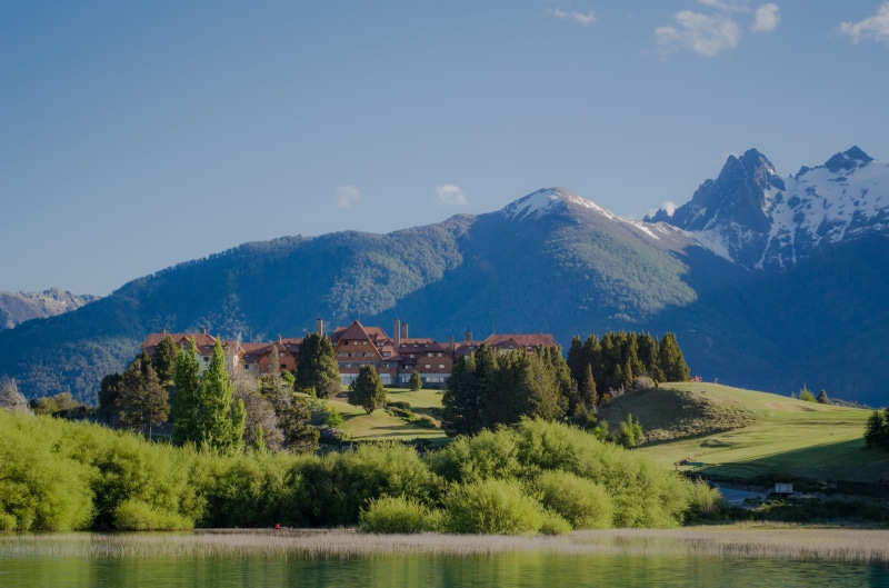 near, scenics - nature, outdoors, leafed, built structure, mount, architecture, mountain, landscapes, costa, blue, tranquil scene, 2K, plant, no people