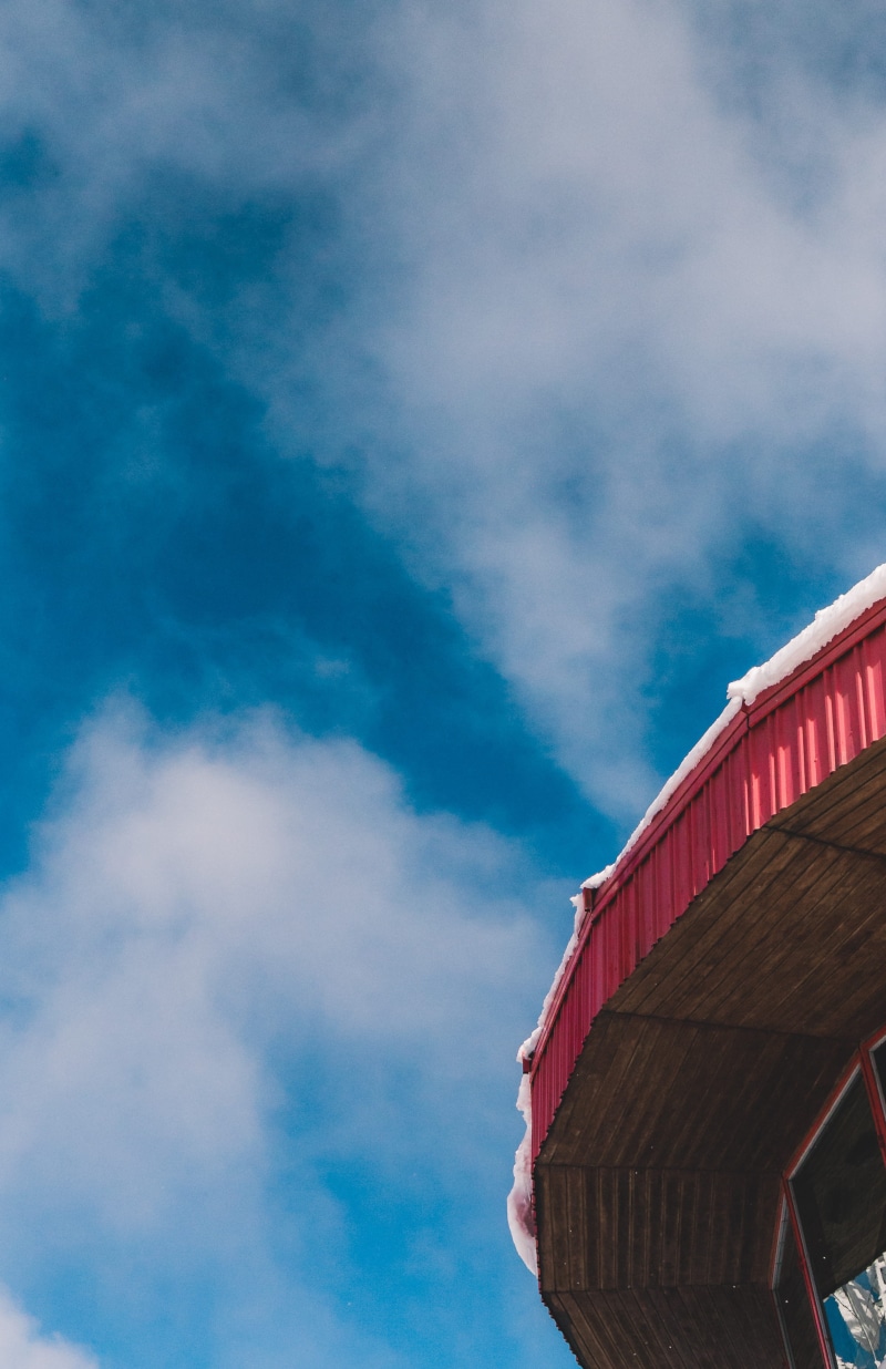 high section, florencia libertini, day, built structure, cold, smoke - physical structure, blue, roof, red, 4K, confiteria, outdoors, building, sky, argentina