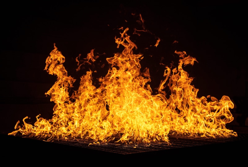 burn, minimal, yellow, fire - natural phenomenon, hot, warm, sign, black background, ga, communication, dark, grid, heat, burning, risk, warning sign, no people