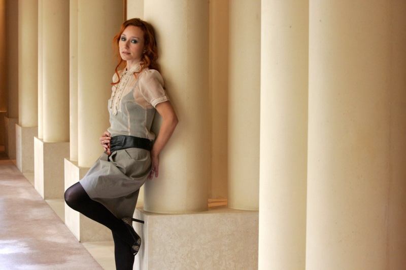 singer, beauty, young women, portrait, hair, looking at camera, women, adult, full length, 2K, hairstyle, beautiful woman, architectural column, one person