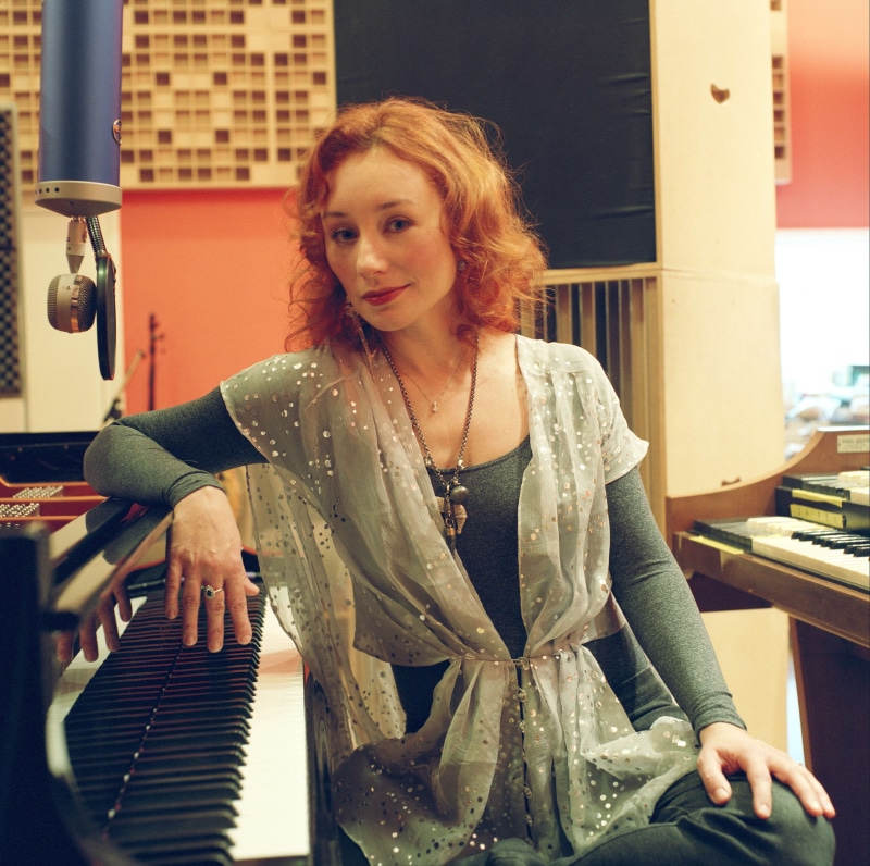 one person, 4K, musician, piano, young women, musical equipment, musical instrument, Tori Amos, beautiful woman, playing, music, young adult, beauty, hairstyle