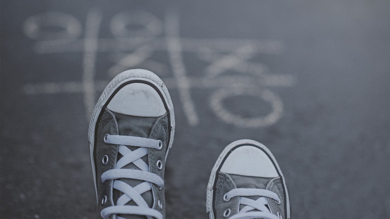 human foot, personal perspective, lifestyles, sneakers, canvas shoe, focus on foreground, standing, leisure activity, 1080P, shoe, sports shoe, one person