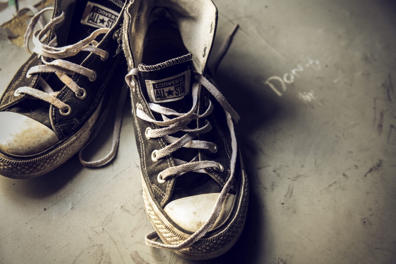 lifestyles, 5K, compatibility, close-up, focus on foreground, sole, shoelace, classic, star, pair, recreation, color, fashion, shoe, vintage, high angle view