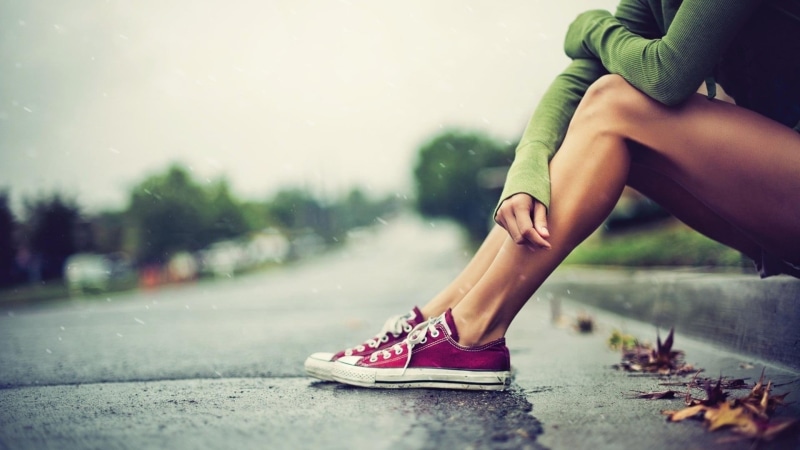 beautiful, shoelace, human limb, women, sitting, teenage Girls, sports Clothing, athlete, summer, human body part, outdoors, females, healthy Lifestyle
