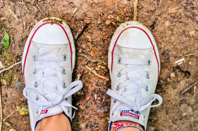 summer, 4K, real people, human foot, jeans, retro, sports, red shoes, pair, park, unrecognizable person, tennis shoes, white shoes, shoes, canvas, lace - fastener