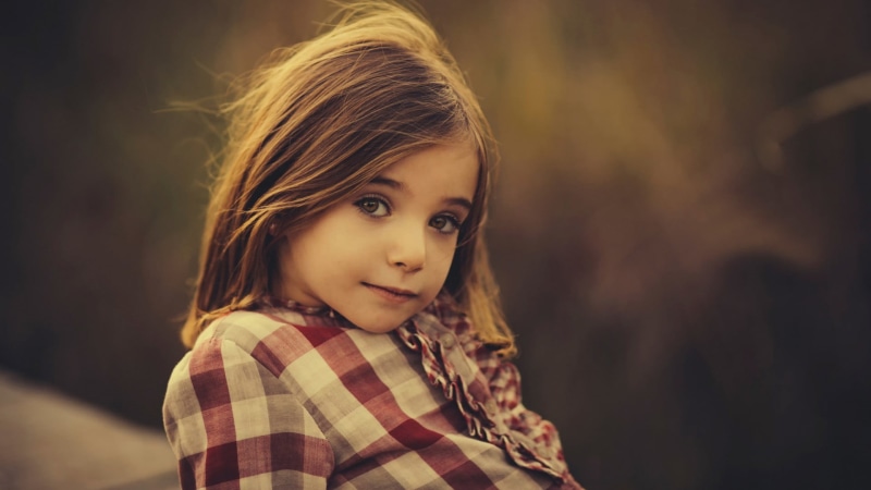 focus on foreground, 1080P, childhood, children, hairstyle, portrait, body part, one person, child, innocence, brown hair, offspring, looking at camera