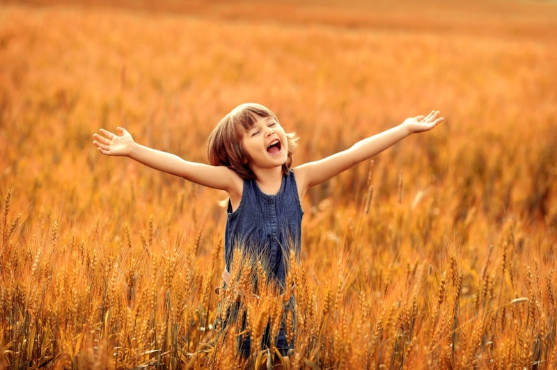 human arm, arms outstretched, hair, offspring, arms raised, happiness, freedom, body part, emotion, land, tank, blue, 1080P, photography, human body part