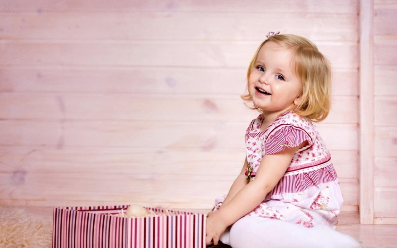decoration on head, cute little girl, 720P, decoration, girl, head, smiling, cute, kid, little
