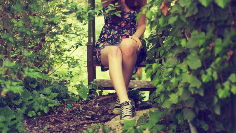 sitting, loneliness, wearing, real people, pink, nature, human Leg, day, 1080P, woman, retro Styled, growth, s, lifestyles, enjoyment, strapless, leisure activity