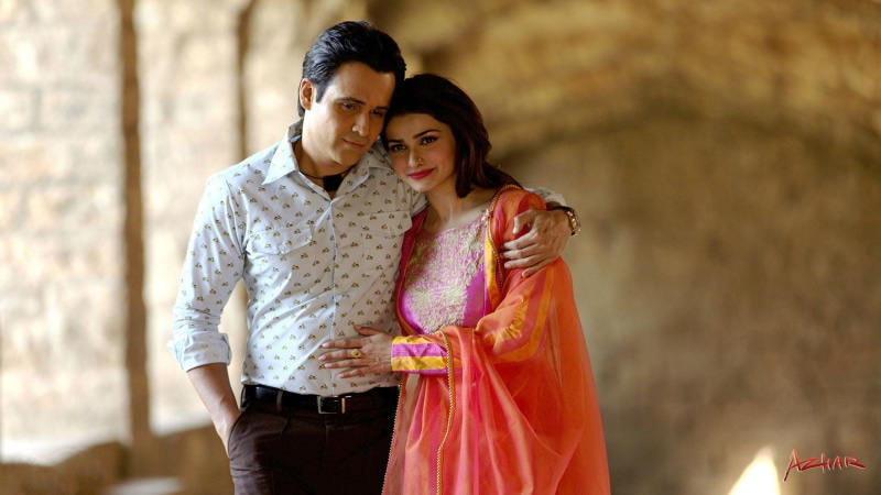 happiness, smiling, heterosexual couple, front view, desi girls, togetherness, couple - relationship, young women, affectionate, young men, arm around