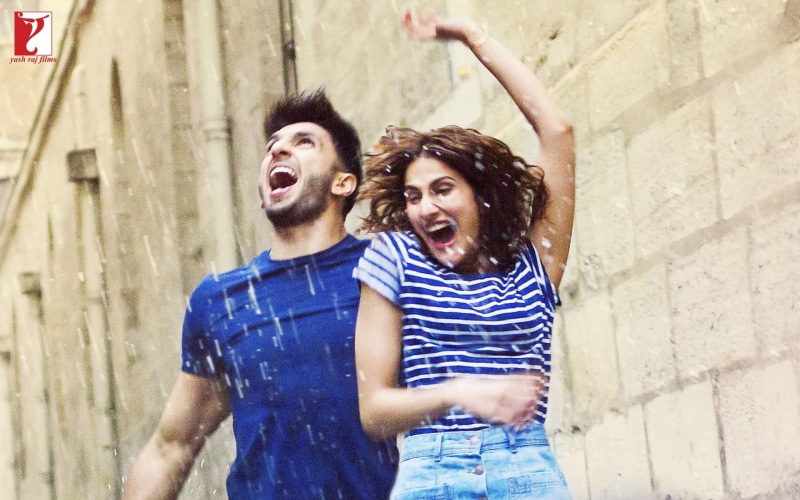 young men, waist up, women, Bollywood Movies, 720P, actress, outdoors, men, smiling, happy, mouth open, neck, s, fun, adult, vaani kapoor, bollywood, positive emotion