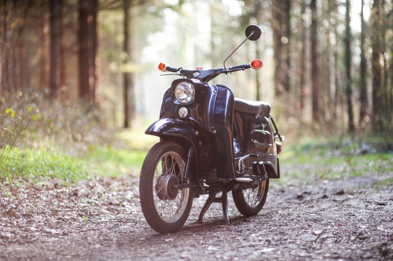 day, parking, tree, transportation, forest, land, DDR, outdoors, focus on foreground, field, selective focus, road, Schwalbe, Simson, Oldtimer, mode of transportation