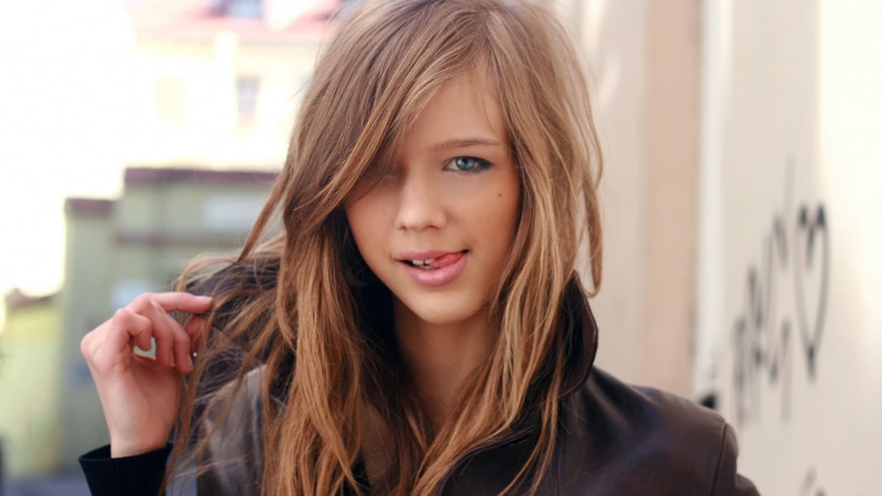 2K, women, brown hair, urban, beautiful people, portrait, black, long hair, hairstyle, focus on foreground, front view, human face, model, adult, beauty