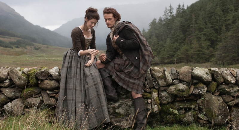 standing, 1080P, land, adult, Romantic, leisure activity, Caitriona Balfe, Jamie, Film, heterosexual couple, young men, orlando, actors, Sam Heughan, Movie