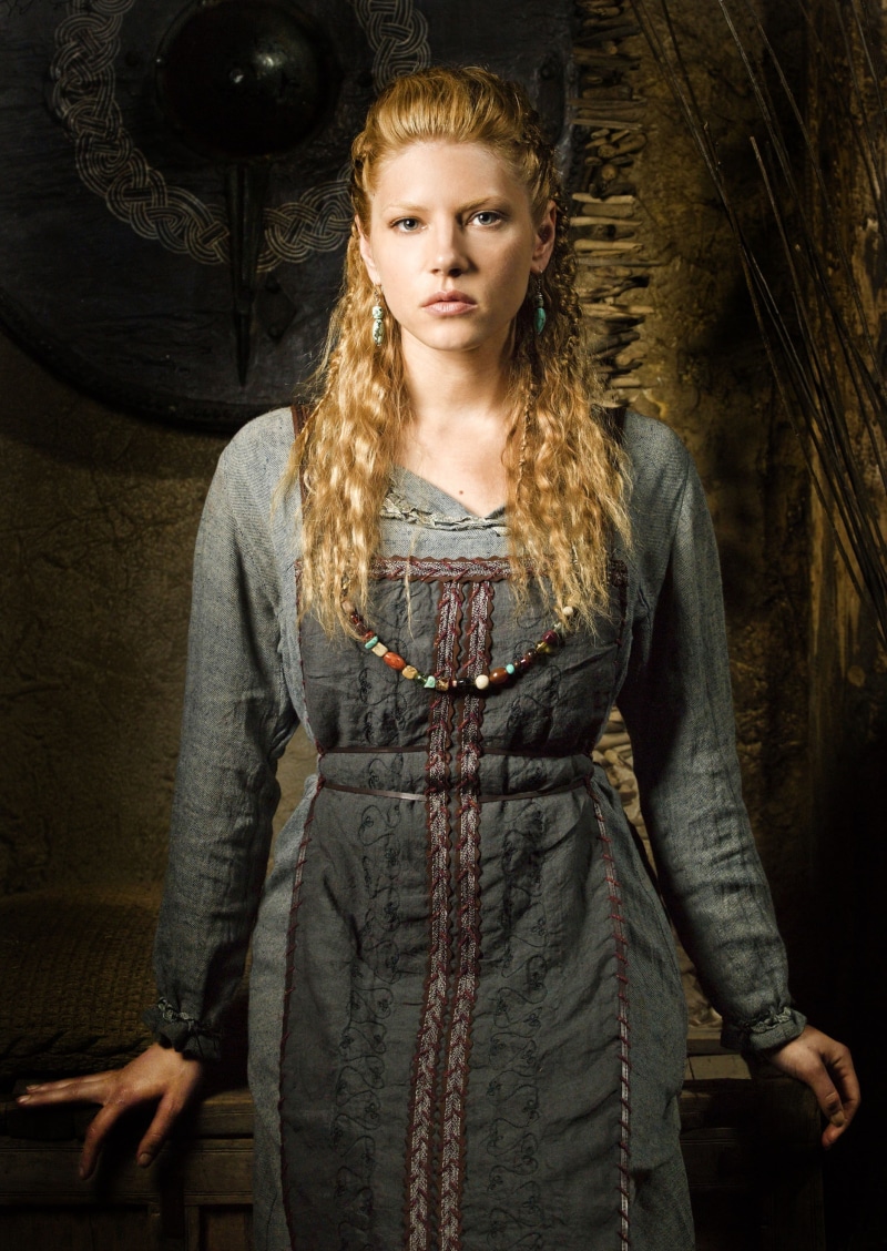 Nordic, 2K, Vikings (TV series), shield, blonde, Katheryn Winnick, standing, portrait, Lagertha Lothbrok, women, Vikings