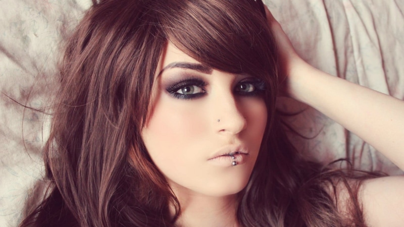 looking at camera, green eyes, human face, beautiful people, model, women, closeup, hair, long hair, hairstyle, brown hair, fashion model, luxury, body part