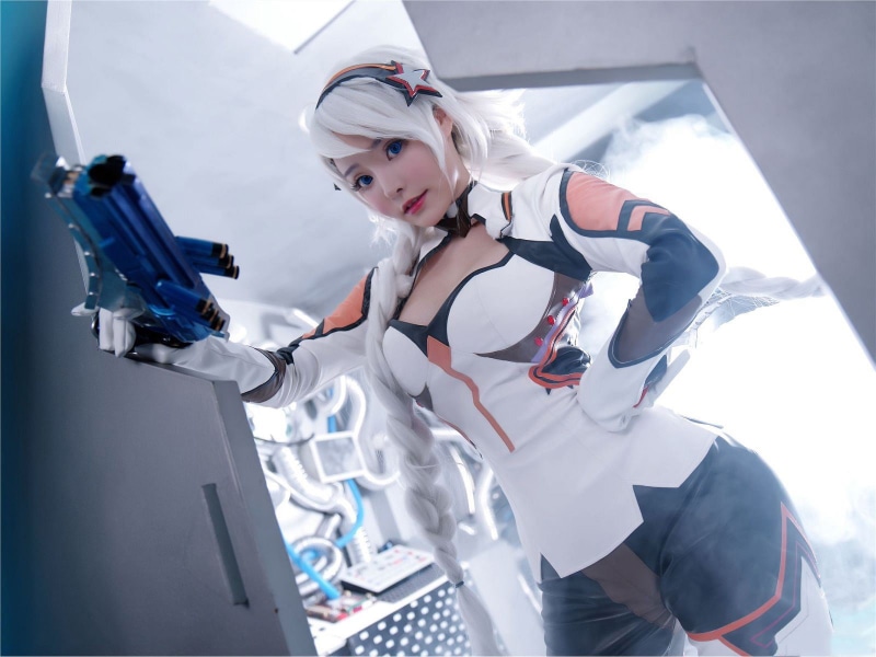 young adult, young women, one person, looking at camera, clothing, standing, day, Guns Girl - School Day Z, looking, beauty, skill, cosplay, Kiana Kaslana