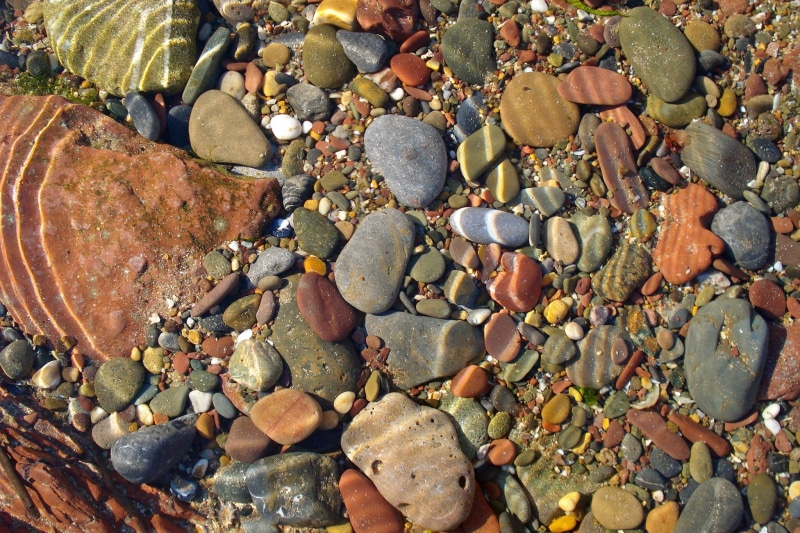 pebble, still life, abundance, beach, black, no people, stone, outdoors, brown, 1080P, directly above, water, rock, large group of objects, land, fragments
