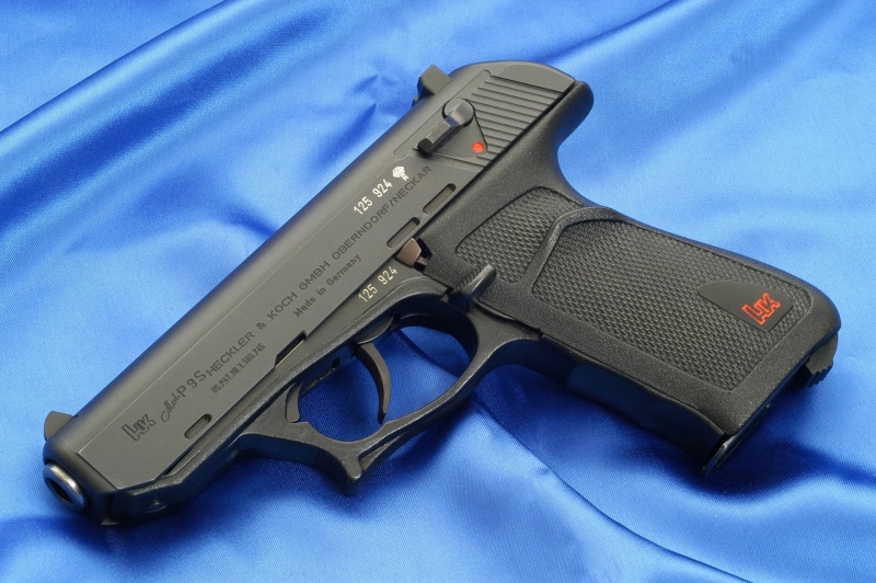 crime, Heckler and Koch, blue, Heckler and Koch Pistol, close-up, aggression, protection, indoors, 1080P, gun, glasses, communication, Weapons, automatic