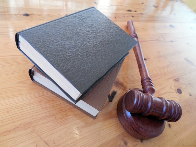 hammer, judge, laws, law books, pen, auction, gavel, jura, rule, still life, technology, regulation, court, high angle view, black, two, leather, close-up