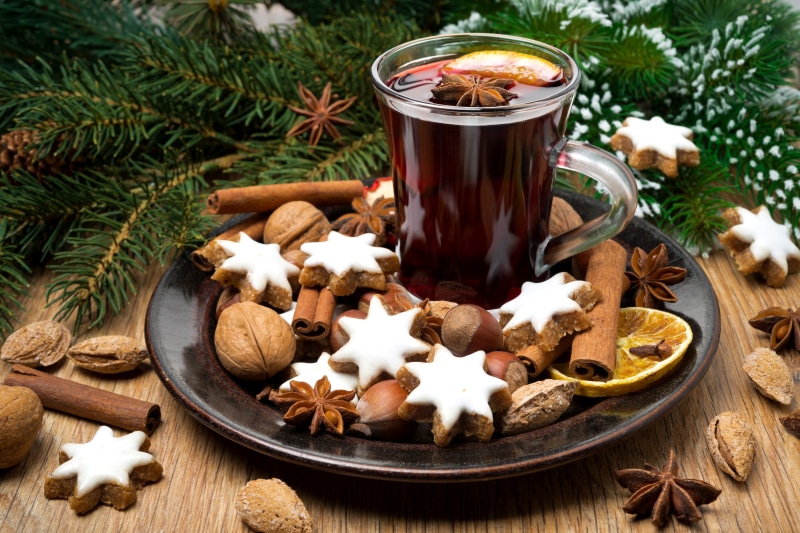 christmas tree, nut - Food, fir Tree, dessert, close-up, decoration, pine Cone, spices, star Anise, wine, gingerbread Cake, freshness, cakes, rustic, branches