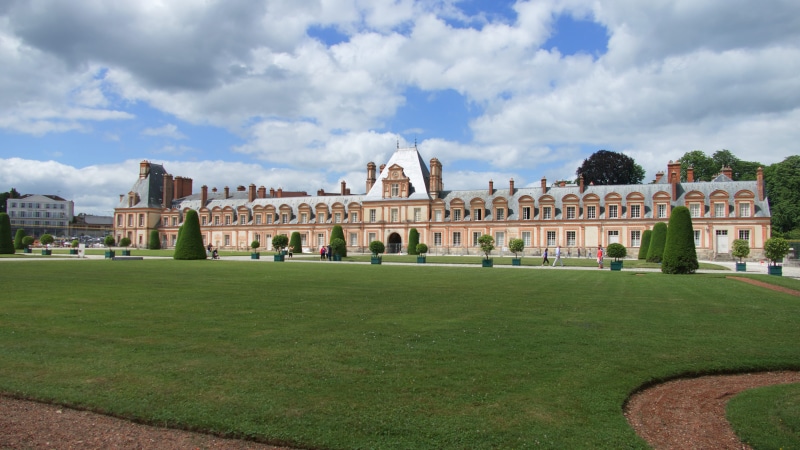 incidental people, 5K, mansion, travel, the past, fontainebleau, 43 boulevard magenta, plant, travel destinations, lawn, building, palace, building exterior