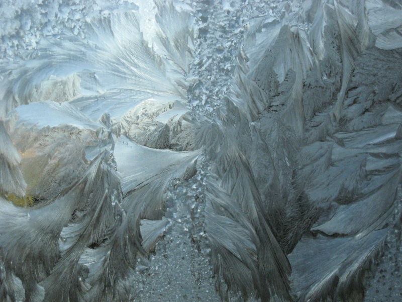 beauty in nature, gray, white, ze, icy, natural pattern, frost, nature, 1080P, close-up, outdoors, icicle, frosty, ice Crystal, cold temperature, glacier