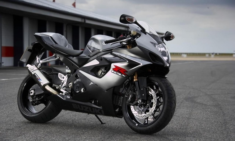 720P, bike, sports, black, crash helmet, stationary, focus on foreground, motorcycle, tire, side view, road, outdoors, headwear, parking, gsx, sports helmet