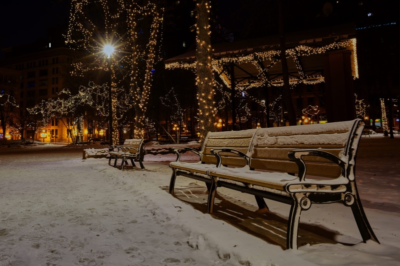 chairs, architecture, snowing, 5K, pavement, evening, wood, buildings, winter, night, tree, road, cold, outdoors, zing, street, city, seat, cold temperature