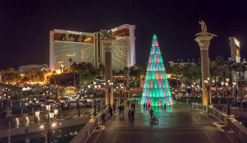 holiday, light, structure, building exterior, 5K, outdoors, landmark, christmas, christmas decoration, travel destinations, nature, holiday - event, casino