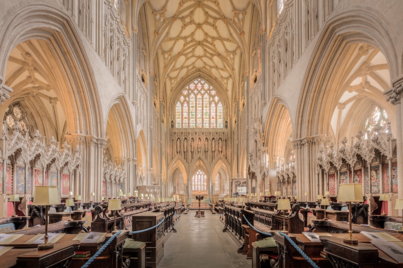 pew, travel, faith, religion, church, built structure, 4k, lamp, building exterior, 8k, arch, architectural column, united kingdom, indoors, architecture