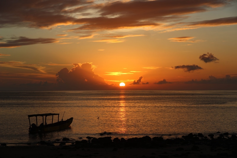 cloud - sky, boat, watercraft, mode of transportation, light, beach, no people, bird, dusk, hour, sea, silhouette, sunset, golden, sunlight, tranquil scene