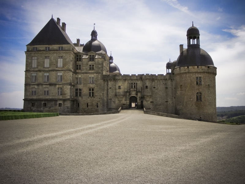 building exterior, hautefort, chateau, travel destinations, france, french, perigord, architecture, tourist, castle, outdoors, the past, no people, day