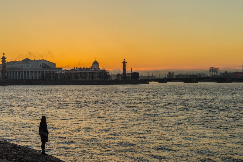 sea, standing, sunset sky, the peter and paul fortress, building, outdoors, 5K, clouds, river, city, evening, symbol, architecture, beauty, real people