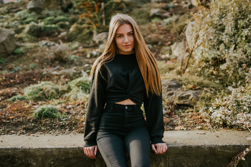 footwear, black, leisure activity, 5K, one person, blonde, woman, waering, overcoat, long sleeve, young women, pants, coat, plant, outdoors, kid, three quarter length