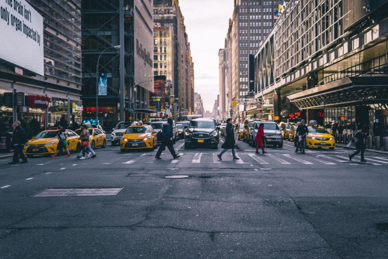 motor vehicle, land vehicle, built structure, transportation, new, day, 5K, taxi, group of people, city, crowd, mode of transportation, pedestrian, lane