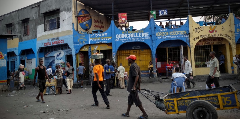 transportation, day, outdoors, city, building exterior, occupation, group of people, congo, lifestyles, kinshasa, walking, built structure, mode of transportation