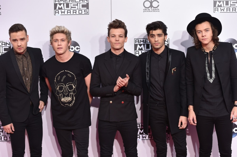 one direction  for desktop background, young men, three quarter length, casual clothing, people, looking at camera, young adult, front view, young women