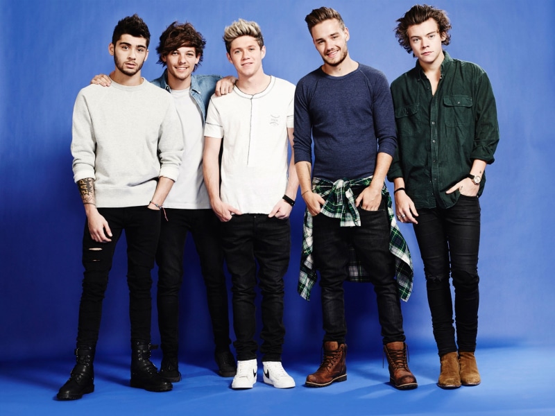 looking at camera, one direction background desktop, smiling, 1080P, full length, studio shot, happiness, males, young women, togetherness, young adult