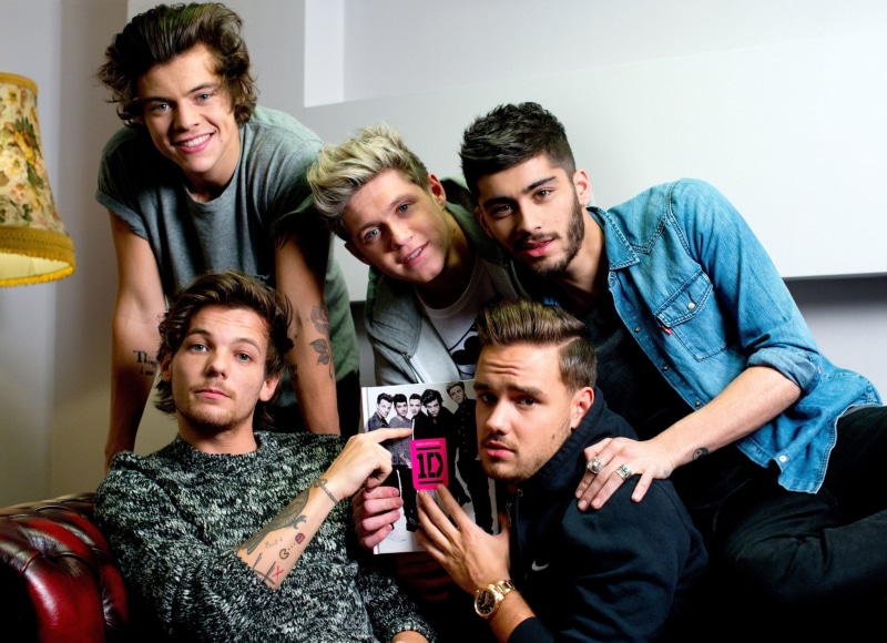 looking at camera, togetherness, positive emotion, one direction  high resolution, happiness, friendship, 1080P, portrait, party - social event, indoors