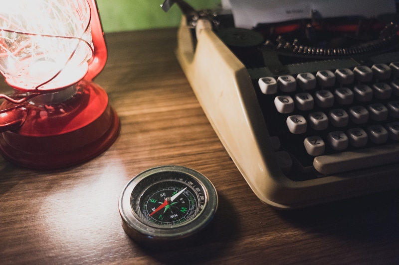 direction, retro, 5K, display, instrument, finance, education, industry, vintage typewriter, desk lamp, connection, cardinal, technology, still life, close-up