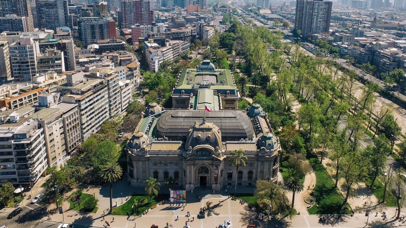 high angle view, transportation, building exterior, built structure, residential district, nature, mode of transportation, tree, day, chile, bellas artes