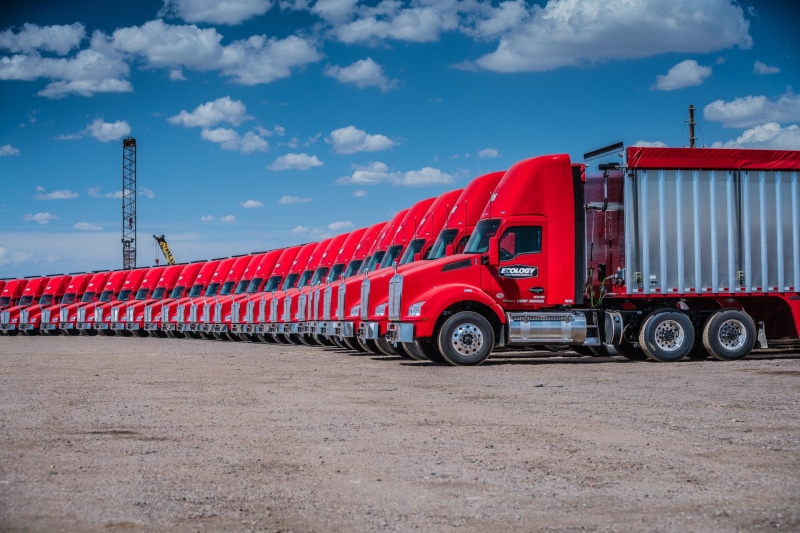 land vehicle, Kenworth, outdoors, 1080P, freight transportation, cloud - sky, mode of transportation, commercial land vehicle, motor vehicle, Trucks, road
