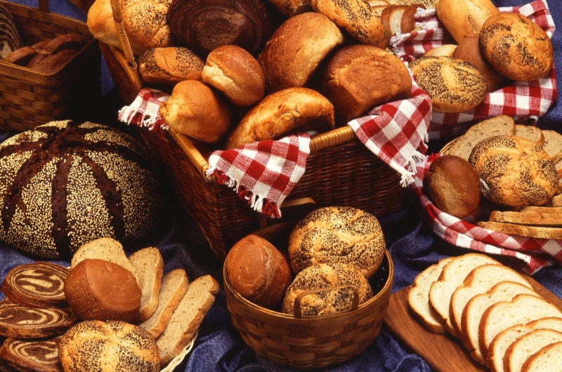 fresh, bread, 2K, wellbeing, starch, breakfast, abundance, large group of objects, foods, bunch, still life, towels, high angle view, sliced, breads, brown