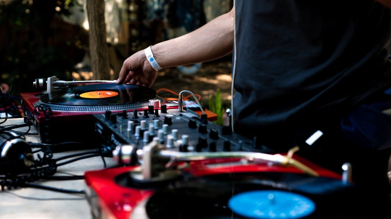 gold, industry, music, red, human Hand, mixer, using, 5K, sound, shirt, popular Music Concert, people, equipment, setup, dj mixer, entertainment, scratch