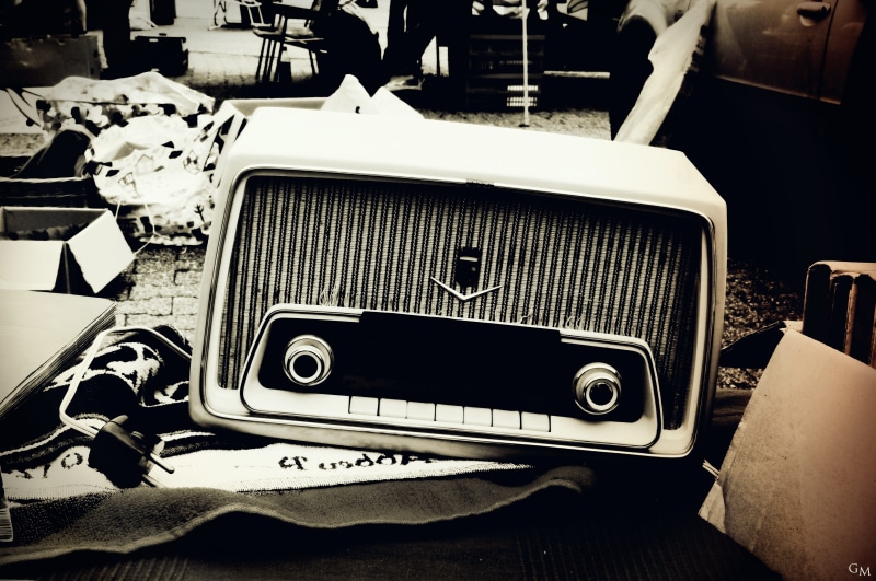 motor vehicle, knob, historically, tinge, car, arts culture and entertainment, frequency, transistor radio, radio device, tubes radio, transportation, listen